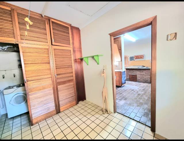 4 BEDROOM HOUSE TO LET IN MEER EN SEE